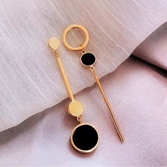 2/$30🌵 Modern Dangle Asymmetrical Black Gold Geo Circle Earrings Jewelry NEW - Picture 1 of 9